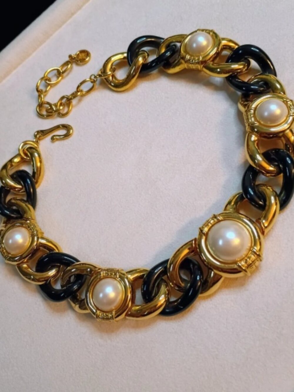GIVENCHY Vintage RARE G Logo Chunky Collar Necklace